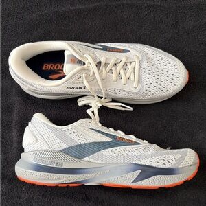 Brooks Adrenaline 24